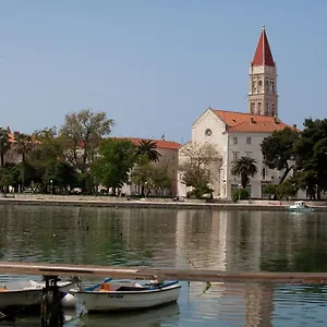Svjetlana Trogir
