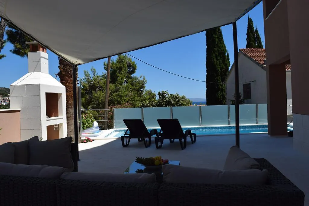 Apartments Marly Trogir 0*,